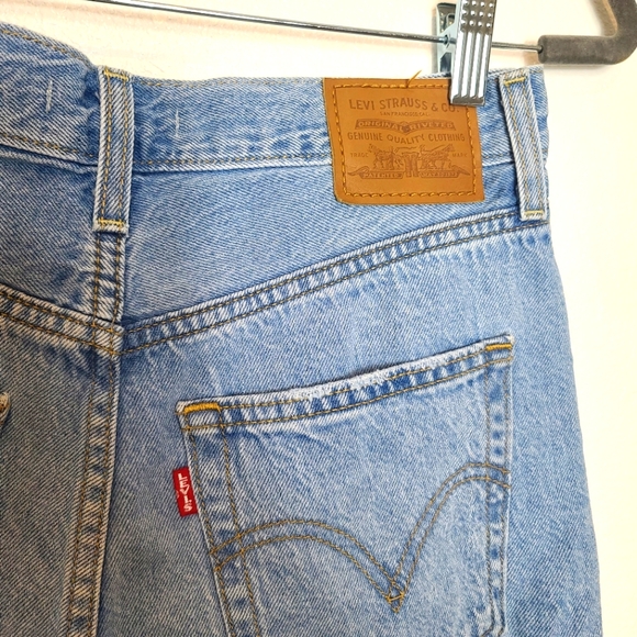 Levi's Premium Ribcage Light Wash Denim High-Rise Cutoff Shorts Size 28 - Picture 7 of 10
